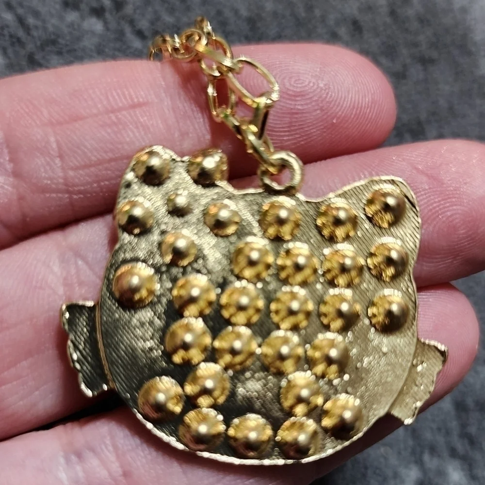 NWT Chloe Accessory Hello Kitty Gold Tone Rhinstone Necklace Earrings Set New